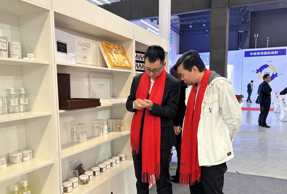 华南地区最具特色化妆品生态基地落户肇庆高新区_腾讯新闻.jpg